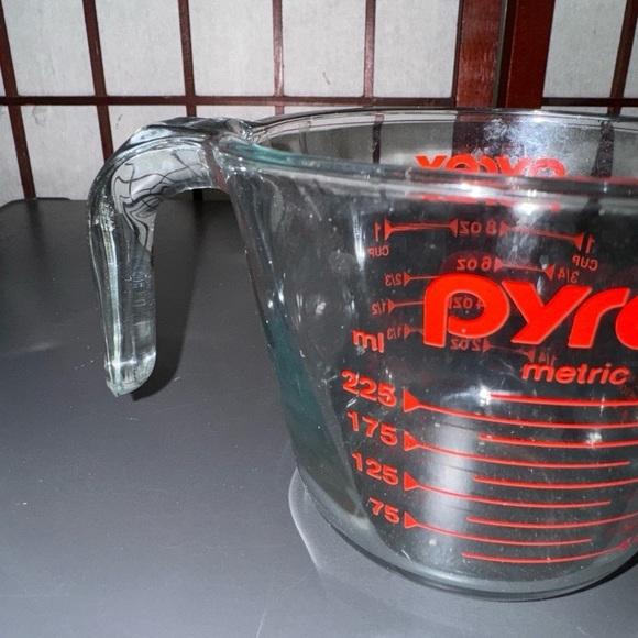 Pyrex 1 Cup Glass Measuring Cup Red Lettering Open Handle - Picture 7 of 11